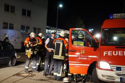 Wohnung  brennt vollstaendig  aus 13 Personen gerettet in Schoenaich